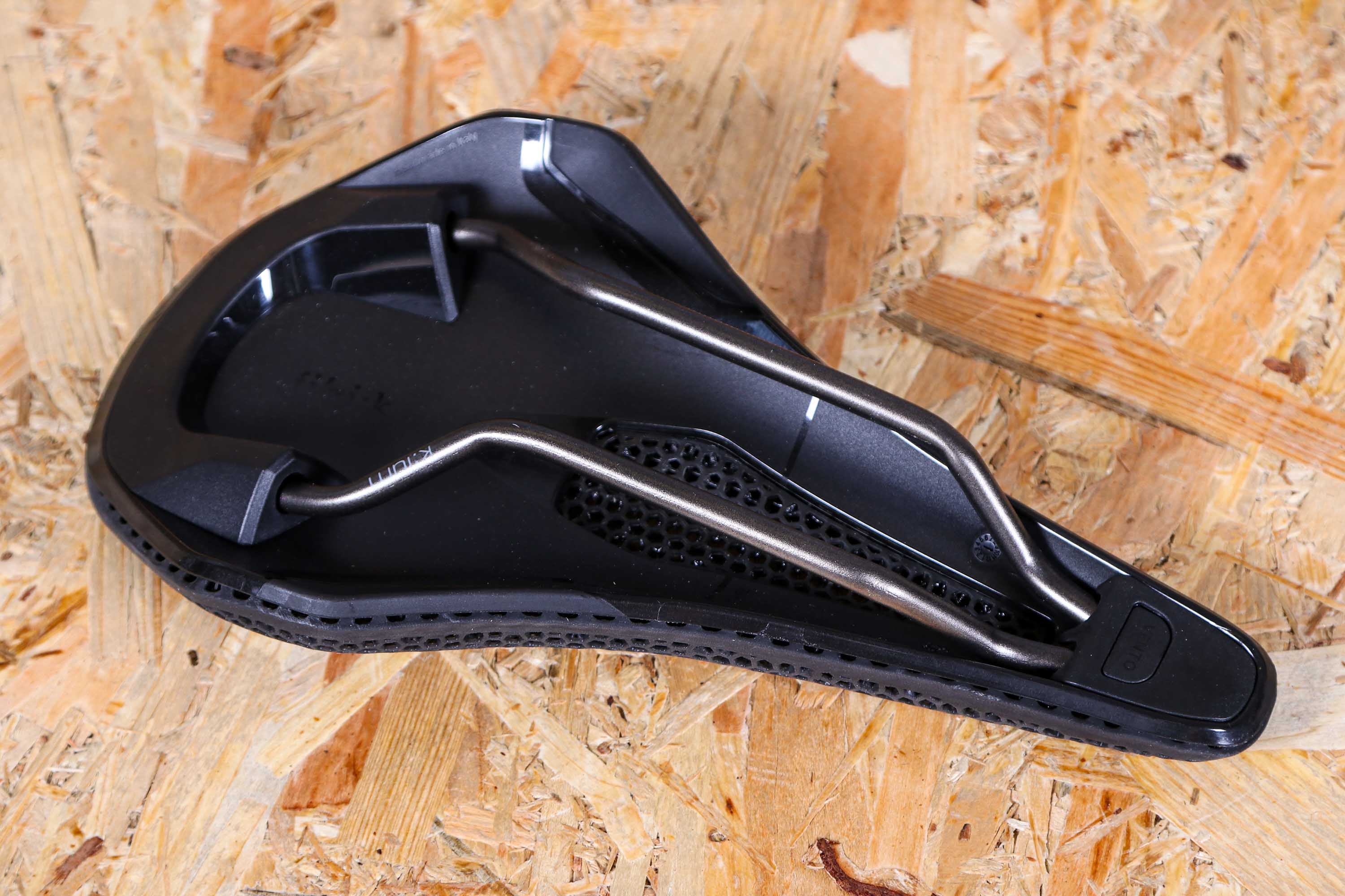 Review Fizik Vento Argo R3 Adaptive Saddle Road Cc