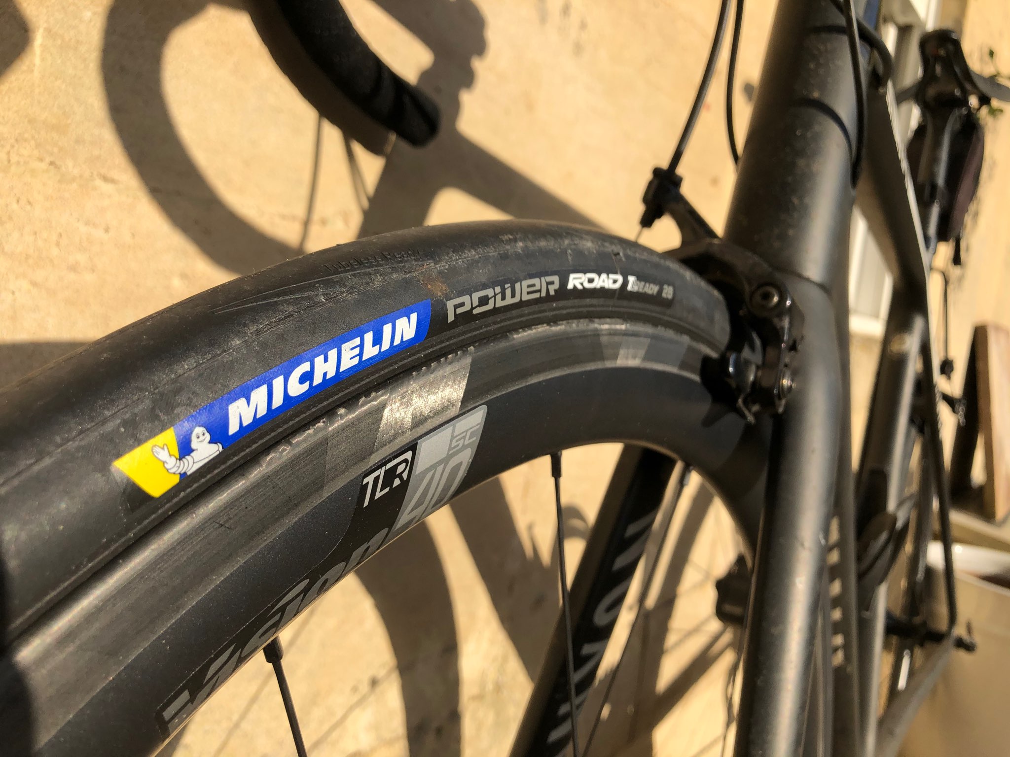 michelin power road tubeless tyre