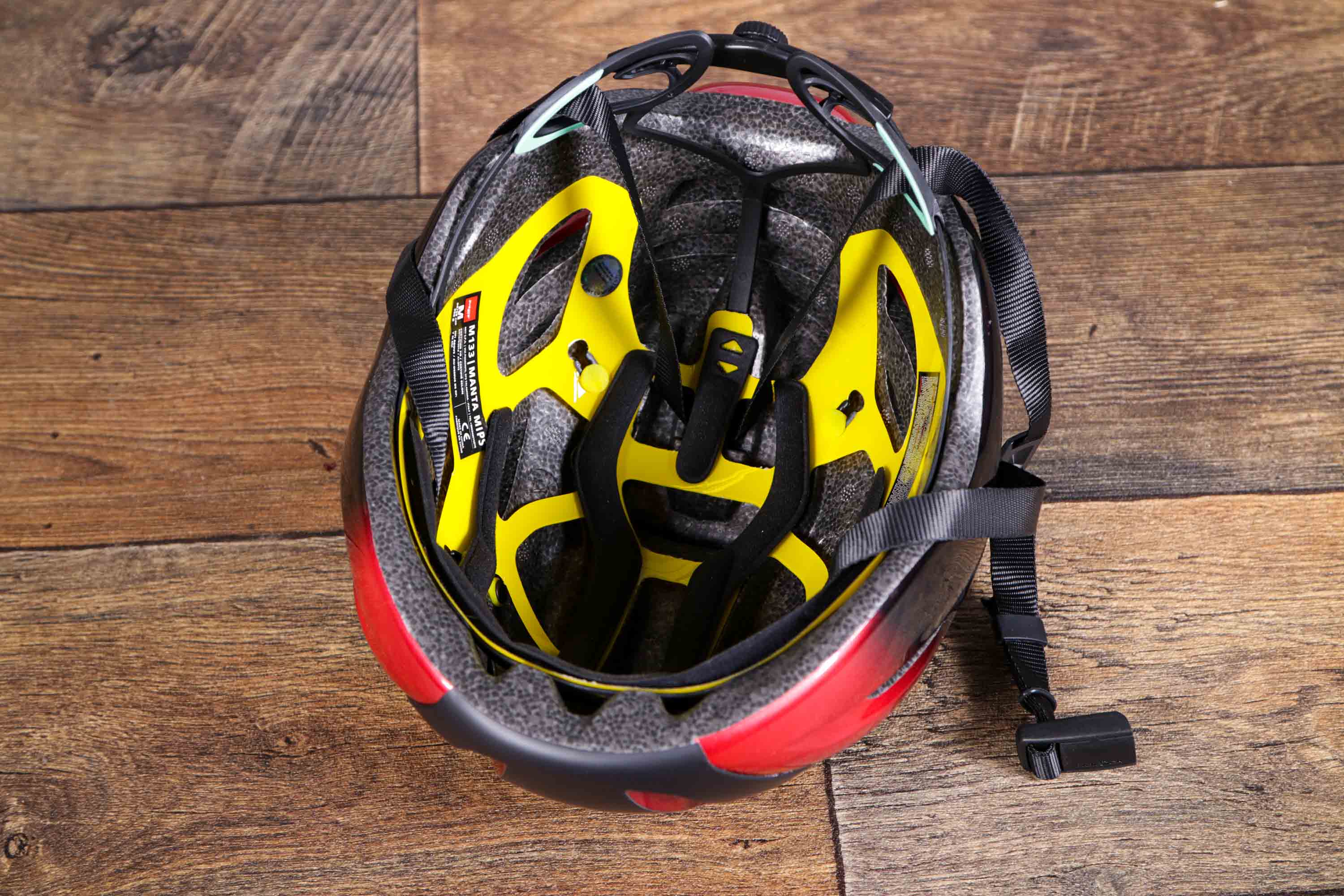 droom Schat geroosterd brood Review: Met Manta Mips Aero Road helmet | road.cc