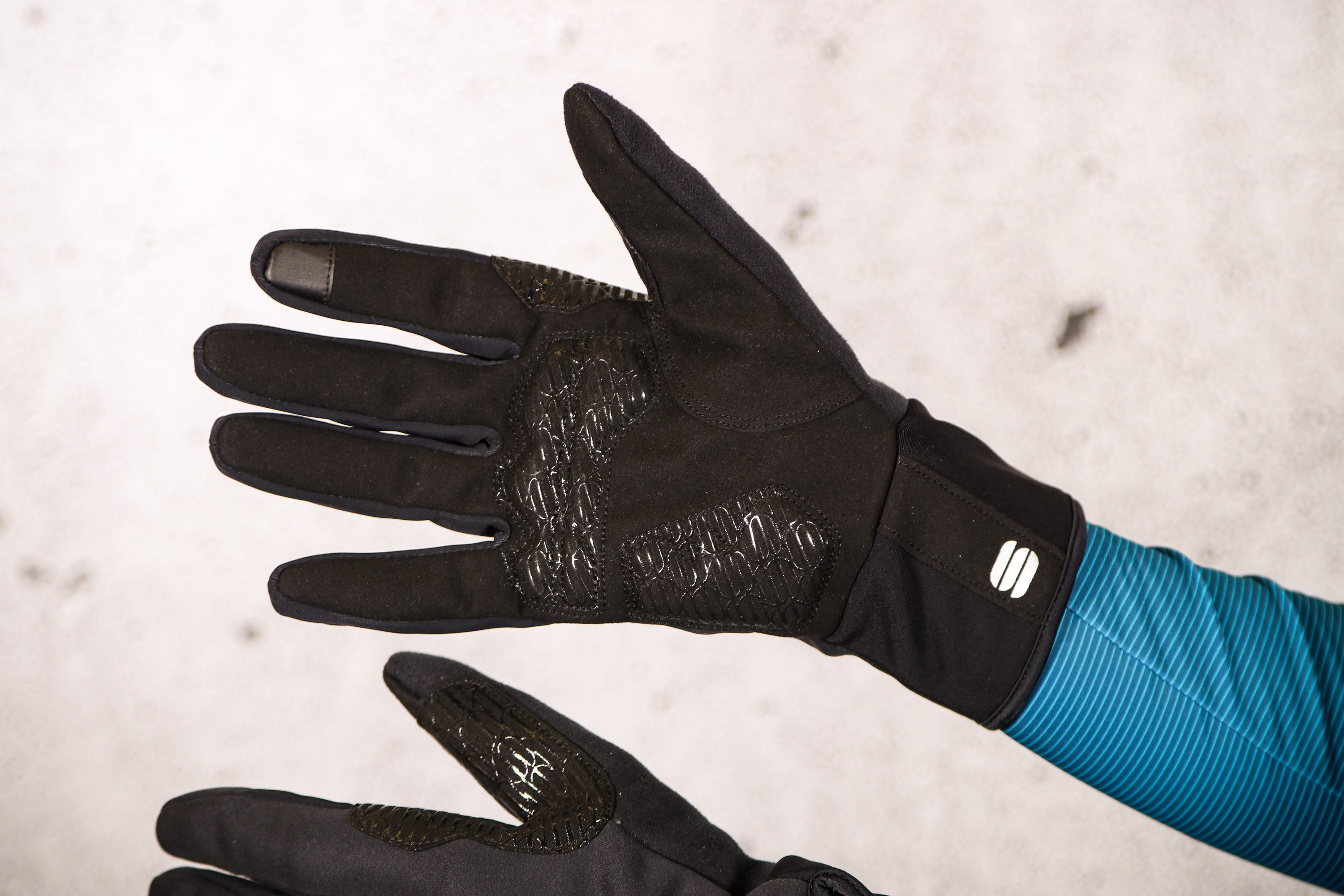 Hot Hand Warmers  Lot Of 8 Pairs  Bonus Free Fleece Gloves 