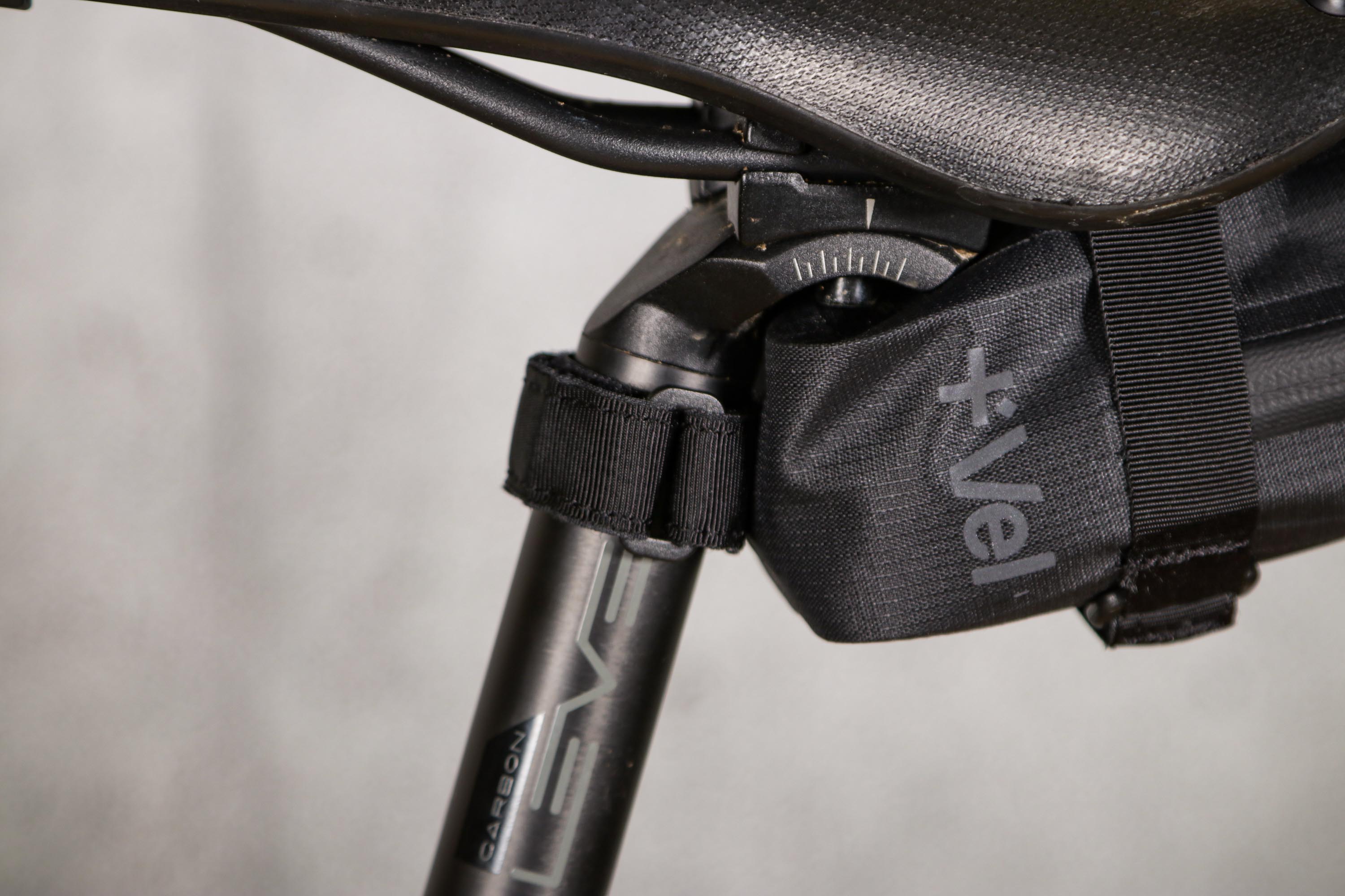 Review Vel Waterproof Saddle Bag Small  roadcc