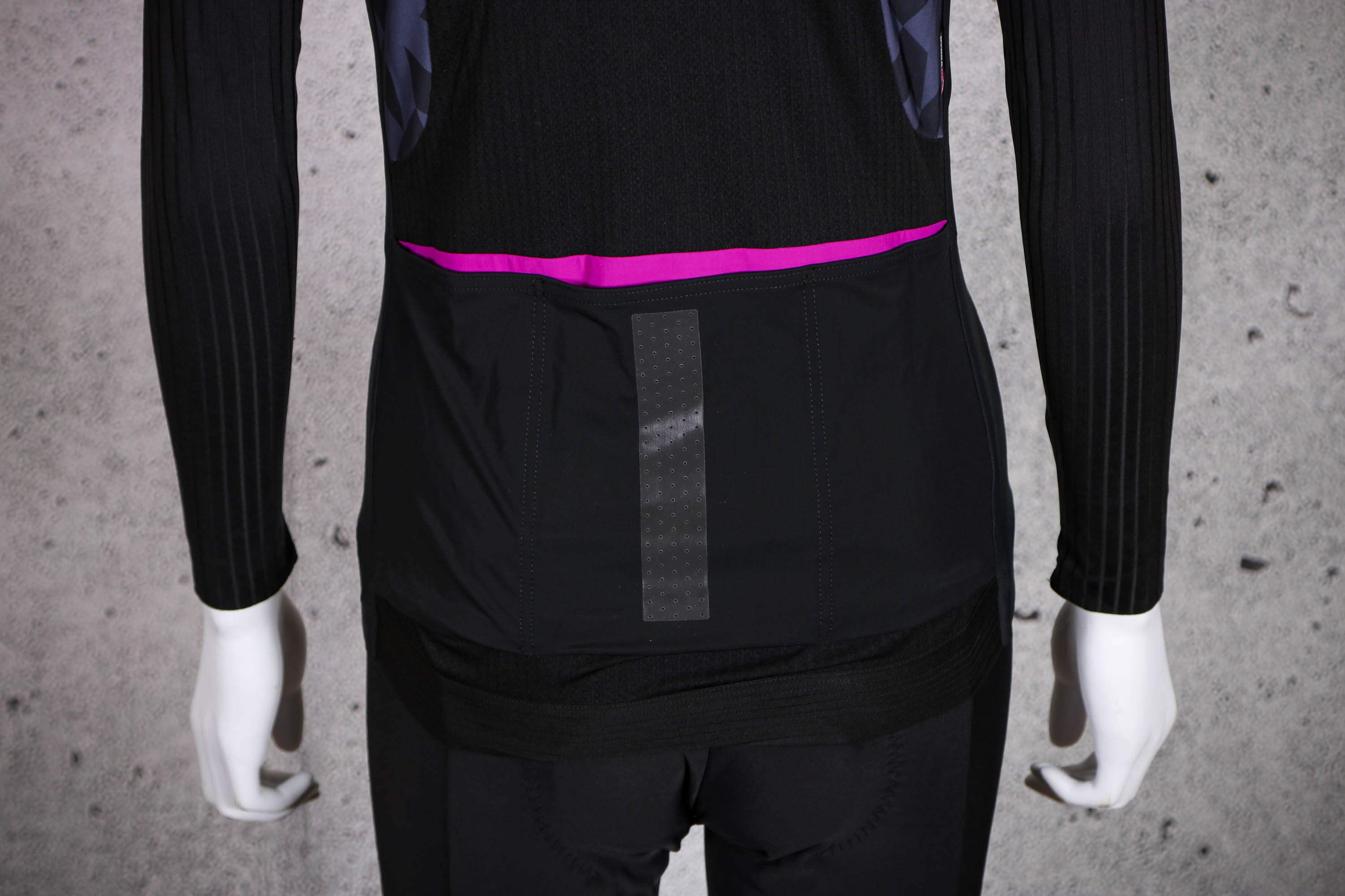 Review: Assos Dyora RS Spring Fall Jacket | road.cc