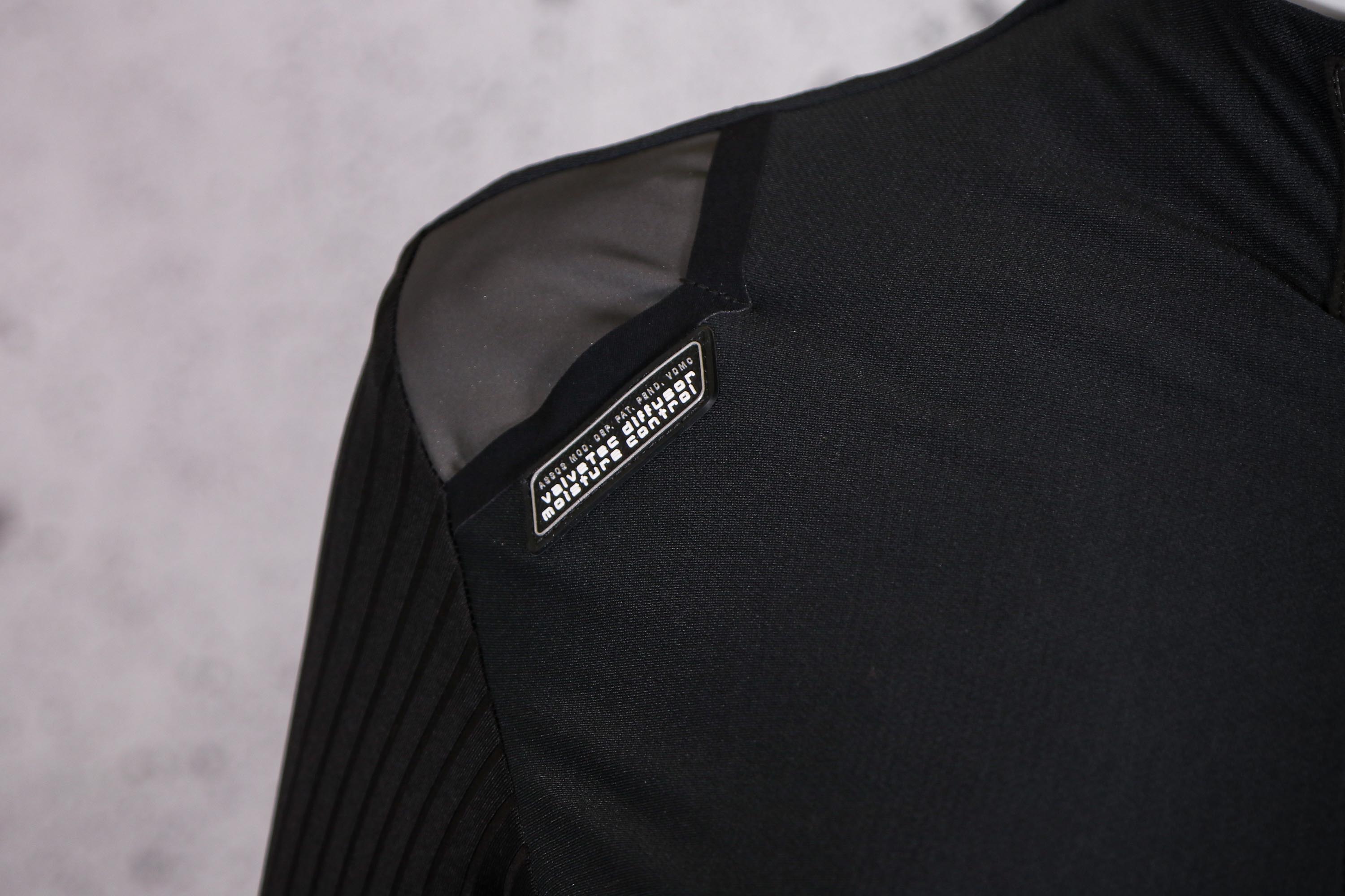 Review: Assos Dyora RS Spring Fall Jacket | road.cc