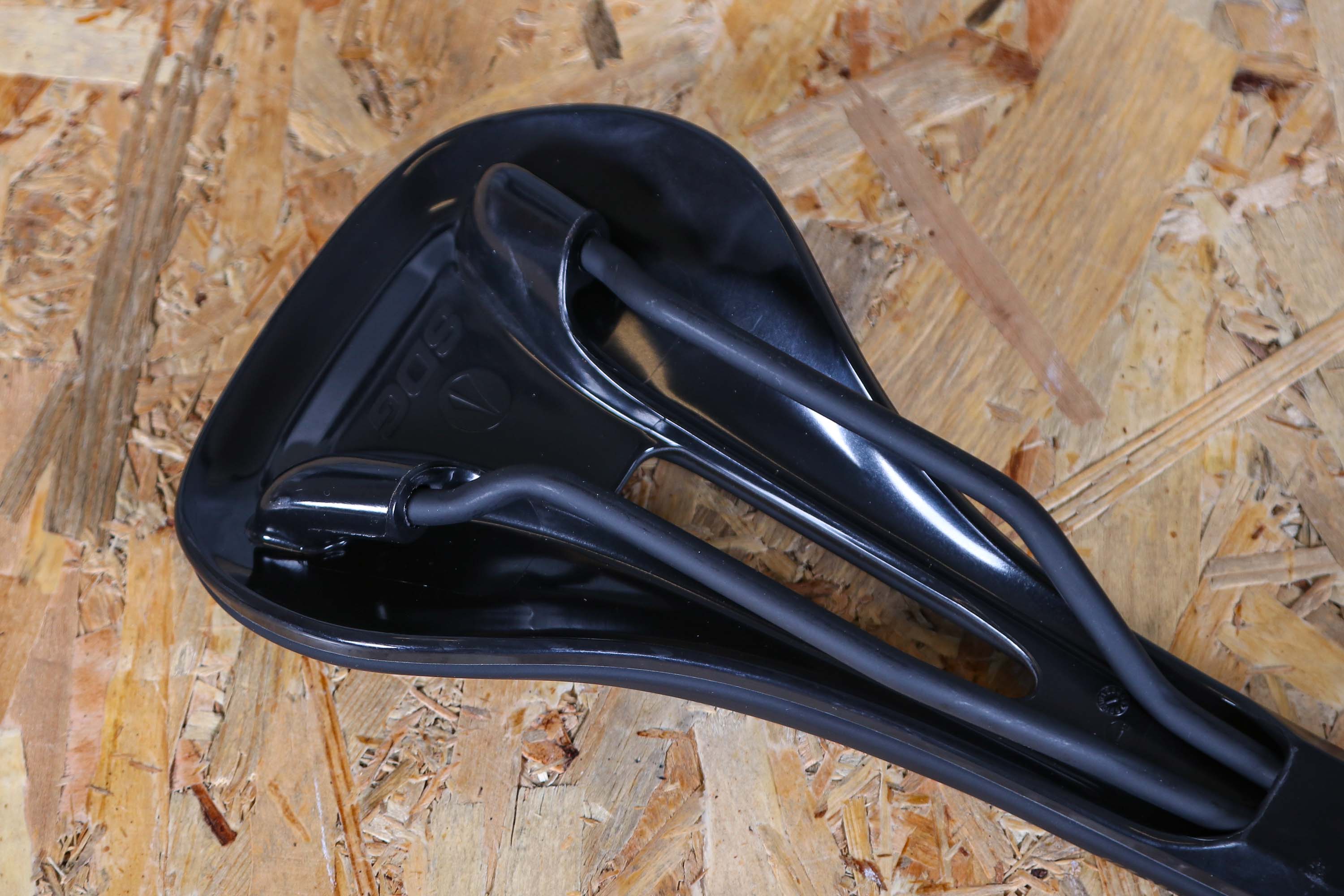 Review Sdg Bel Air V Overland Lux Alloy Saddle Road Cc