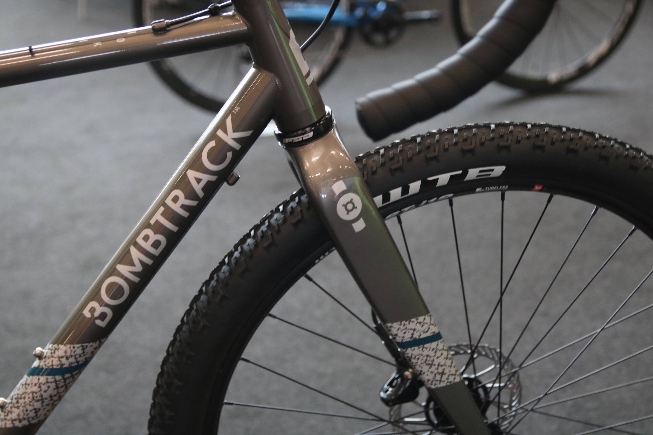 bombtrack hook adv review