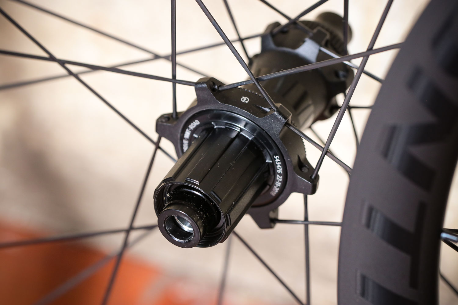 bontrager aeolus pro 3v tlr disc road wheel