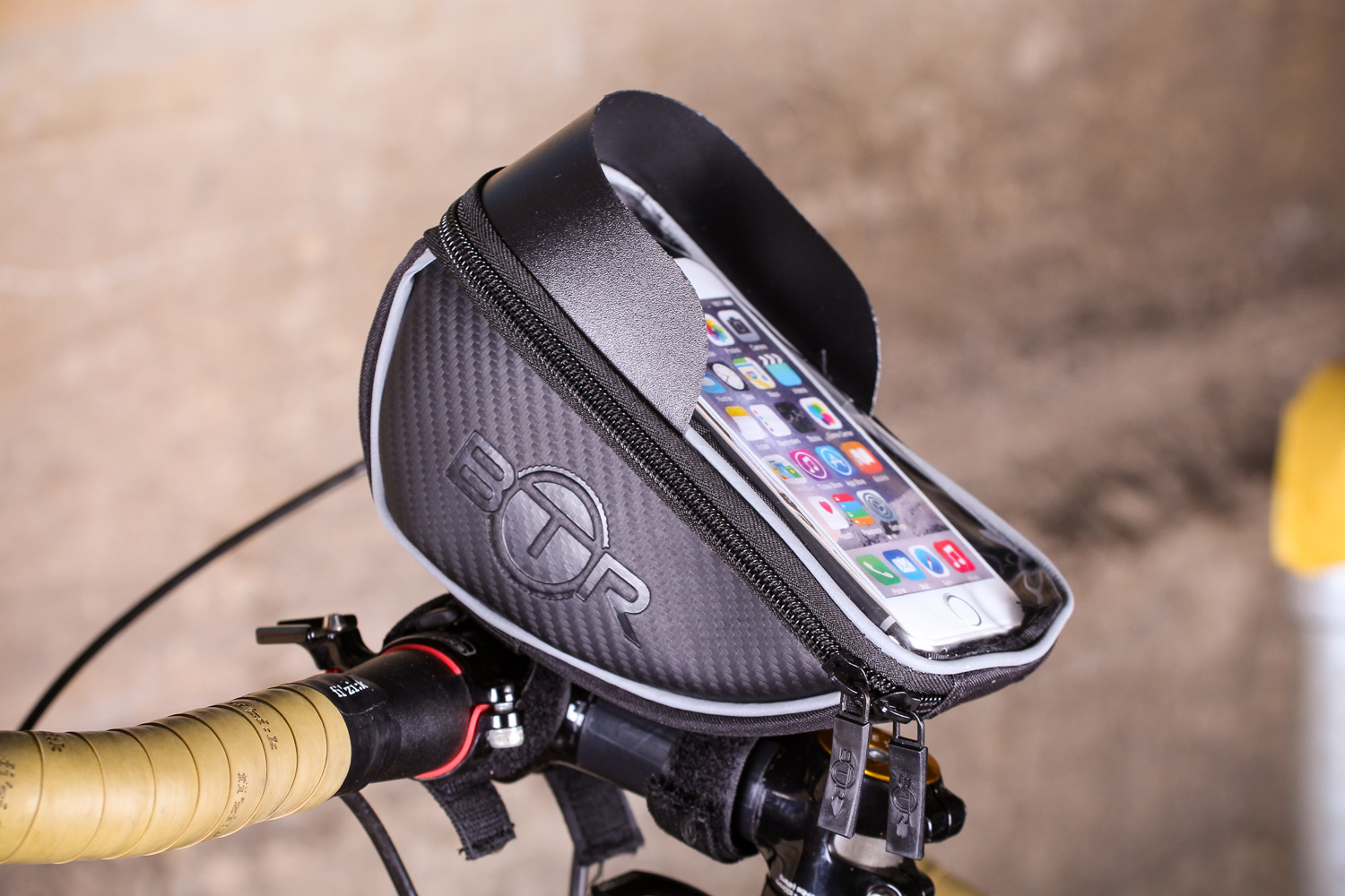 cycle bag with phone holder