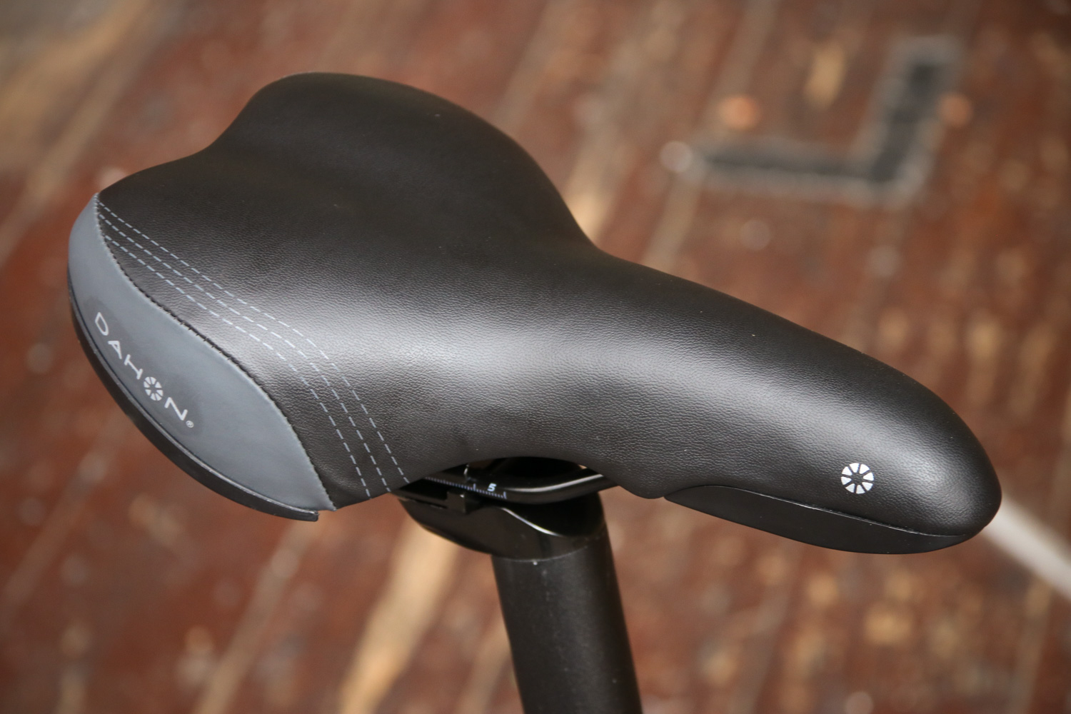 dahon saddle