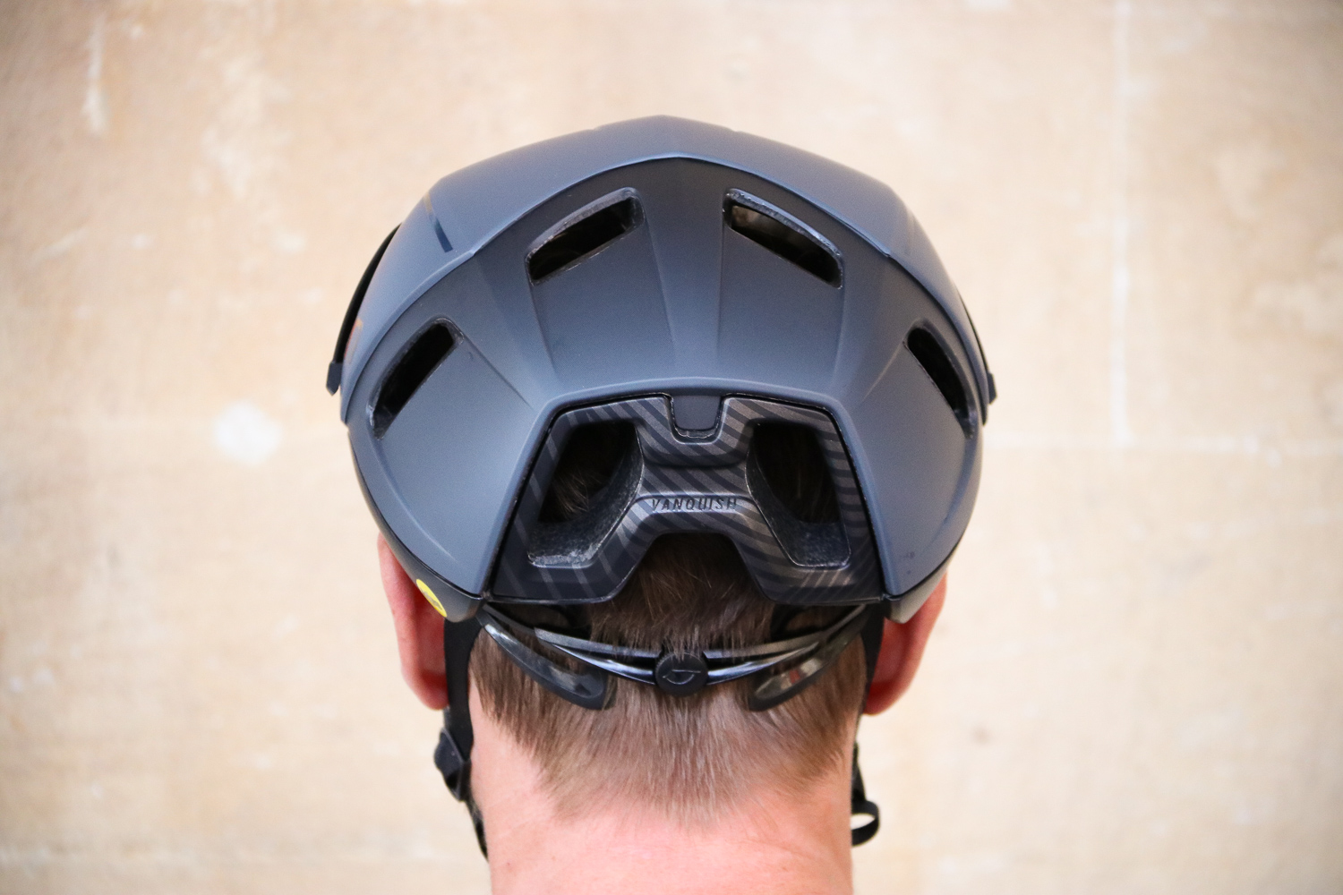 giro vanquish mips road bike helmet