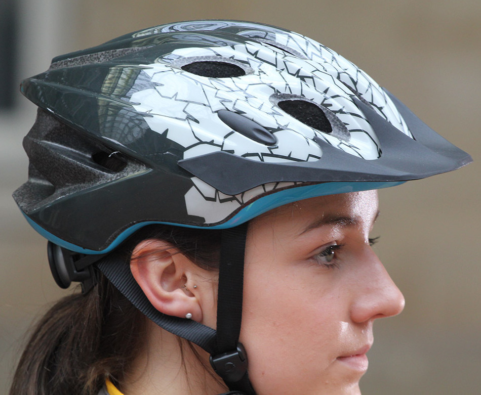 Cycling helmet with peak