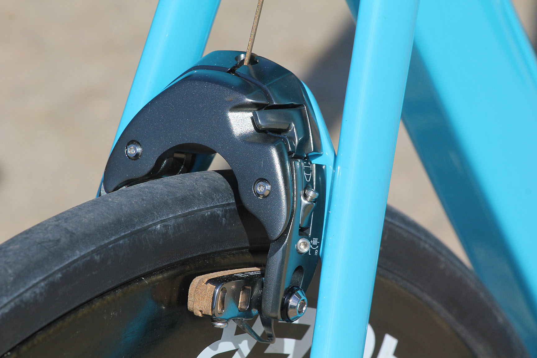 trek madone integrated brakes