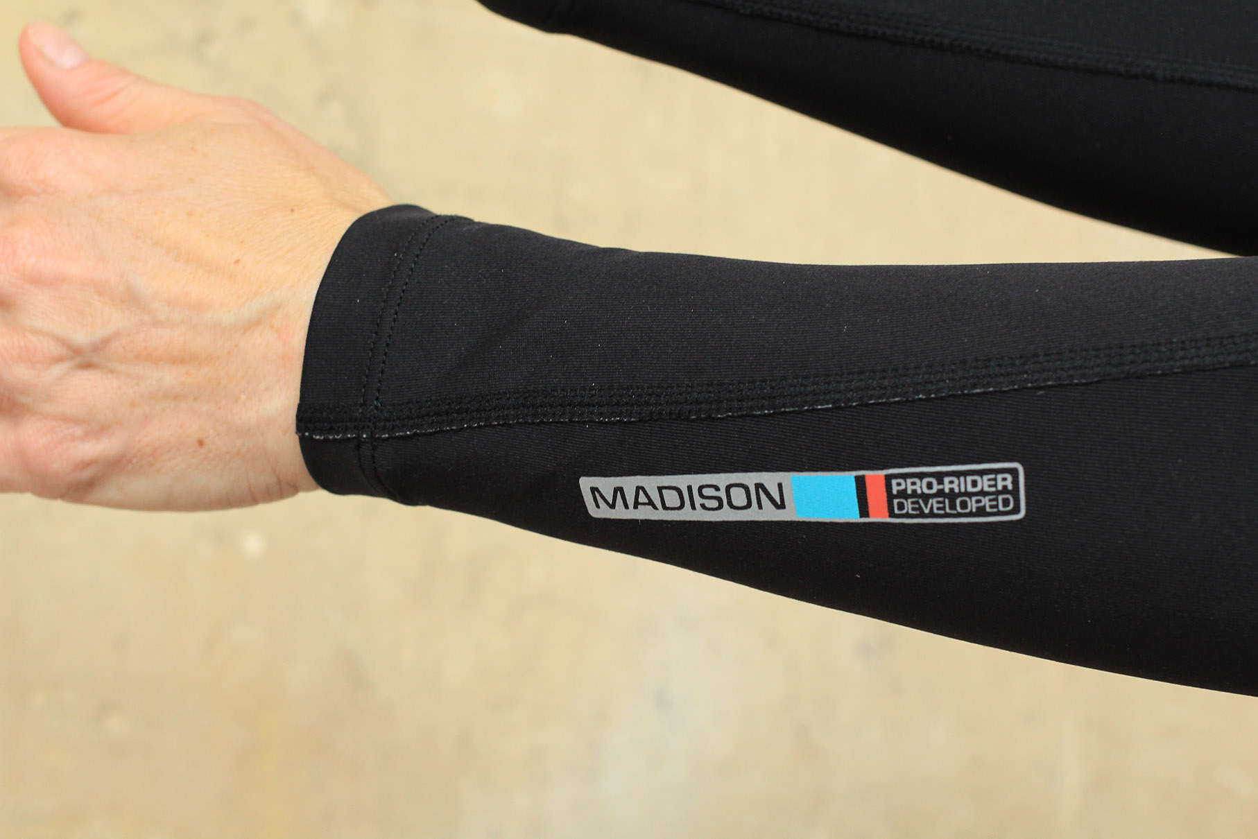 Madison RoadRace Optimus Softshell knee warmers black medium 