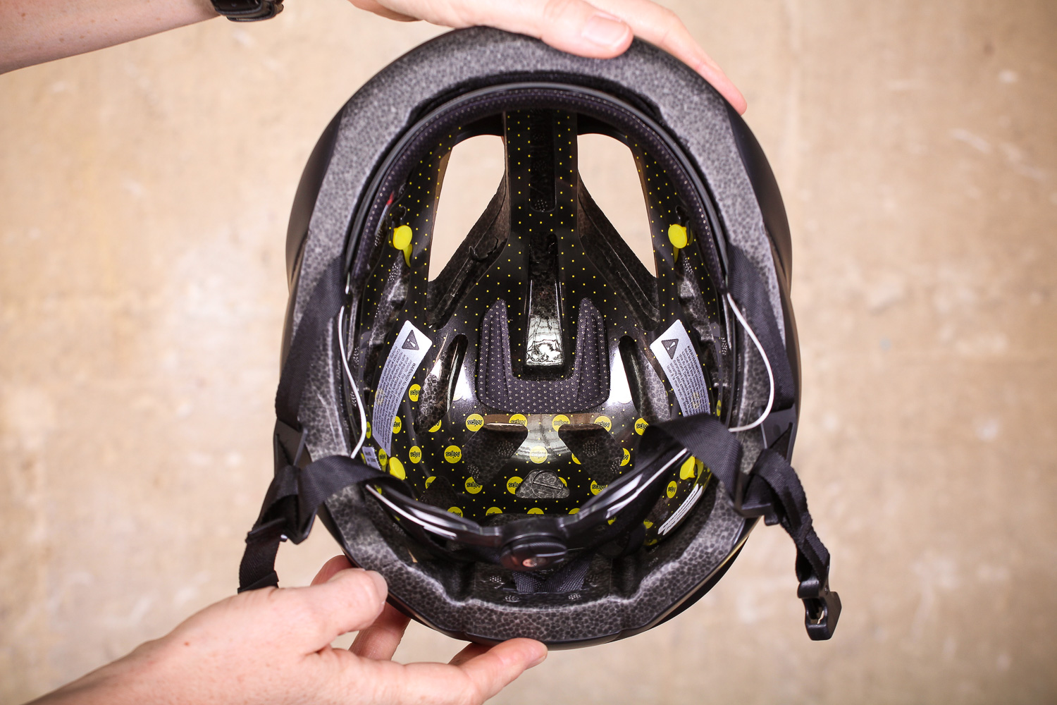 oakley aro5 helmet review