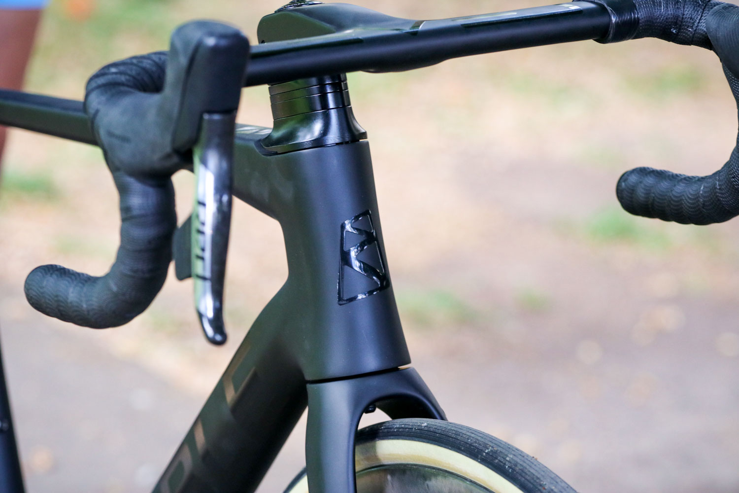 integrated road bar and stem