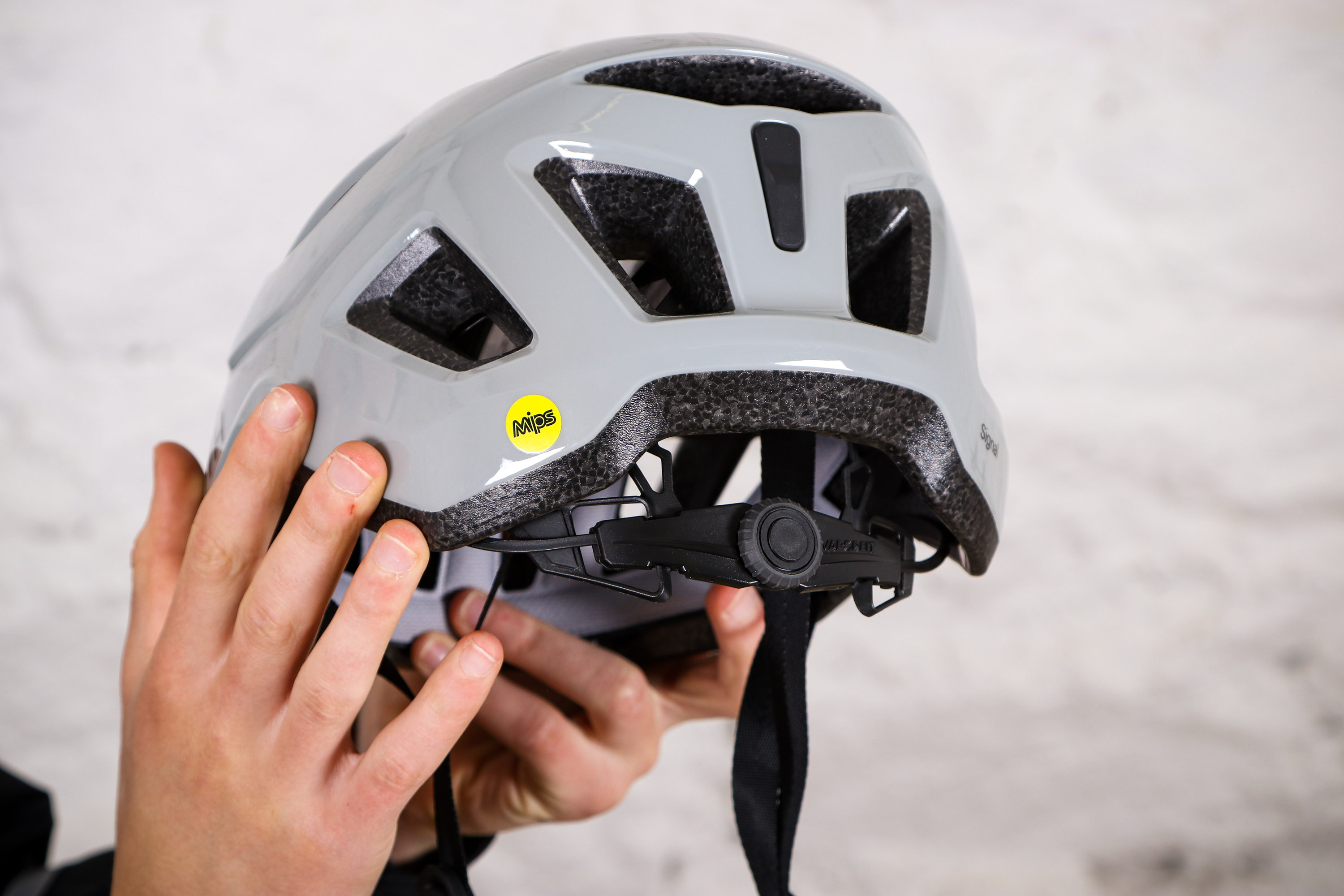 Review: Smith Signal MIPS helmet | road.cc