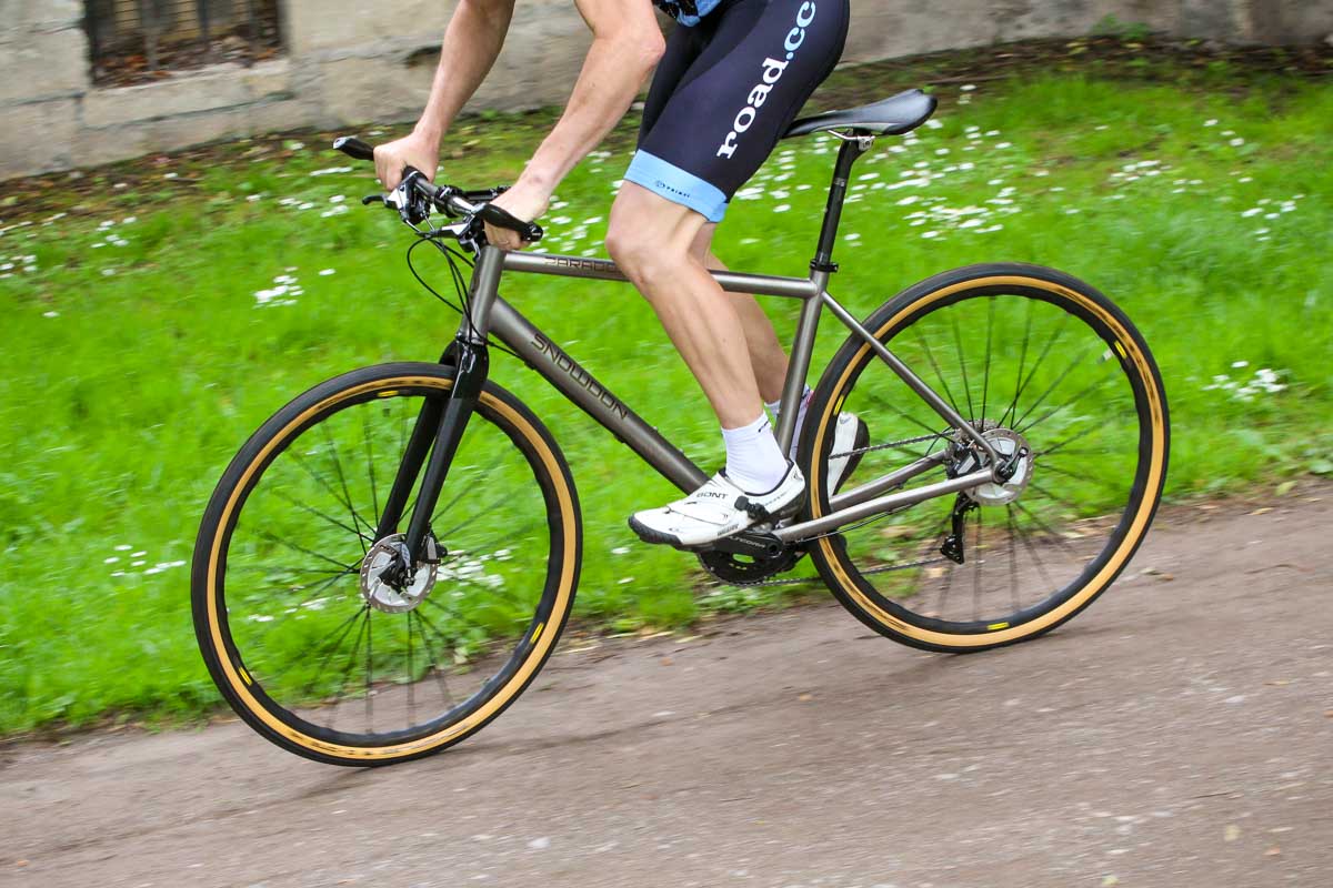 flat handlebar gravel bike