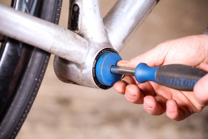 removing bike bottom bracket