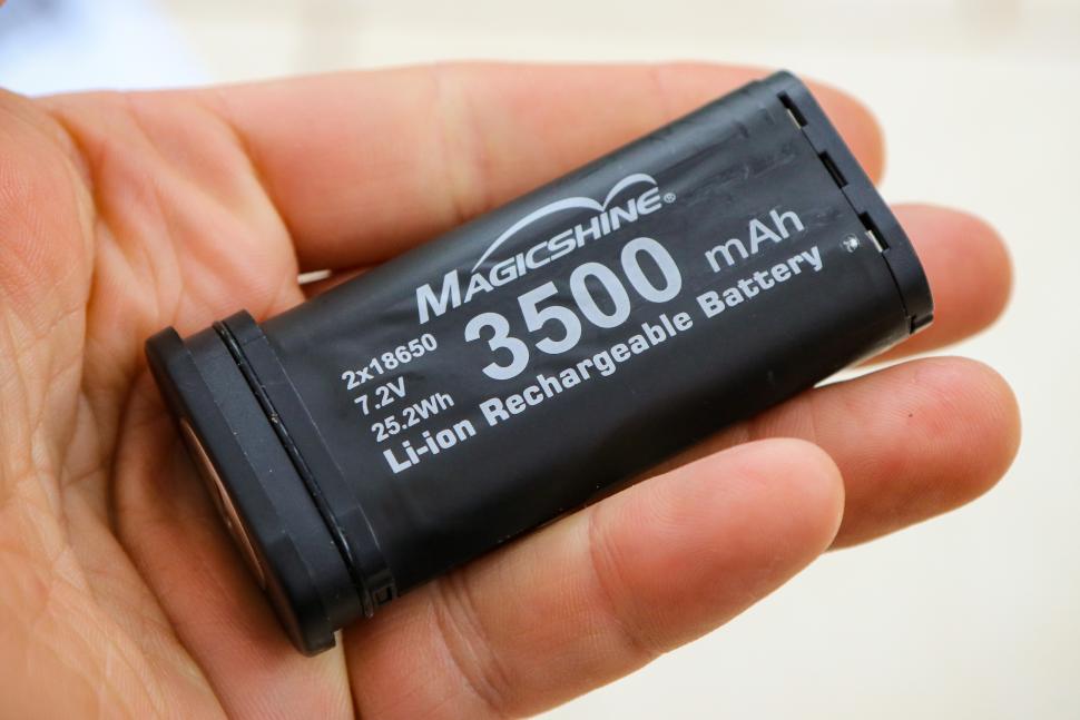 2020 Magicshine ALLTY 2000 - battery.jpg