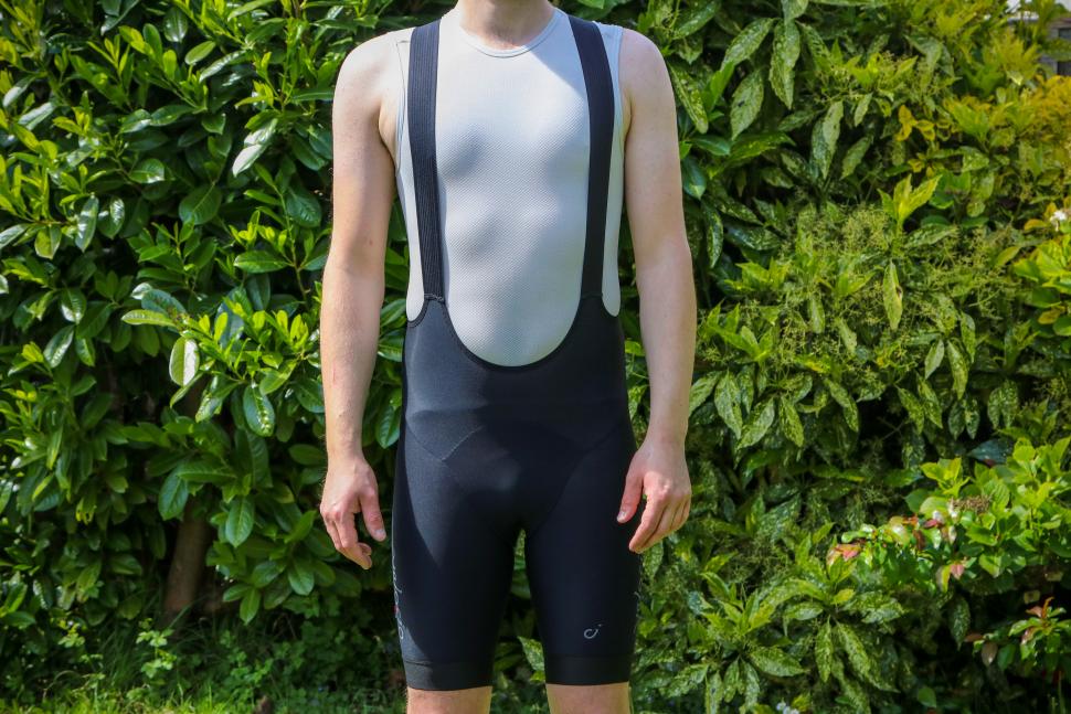 Vervreemden Netjes Over het algemeen Review: Velocio Men's Concept Bib Short | road.cc