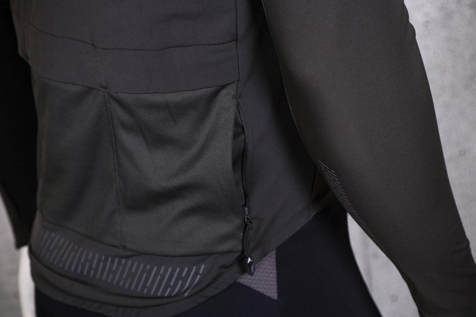 2021 Altura Endurance men's long-sleeved jersey - zipped pocket.jpg