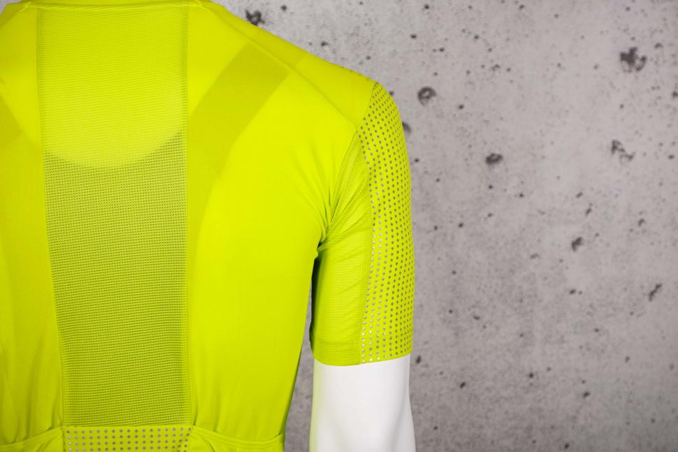 Review: Altura Nightvision Men’s Short Sleeve Jersey | road.cc