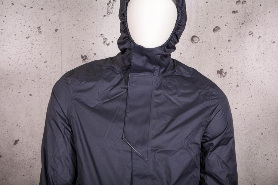 Review: BTwin Men’s City Cycling Rain Jacket 2021 | road.cc