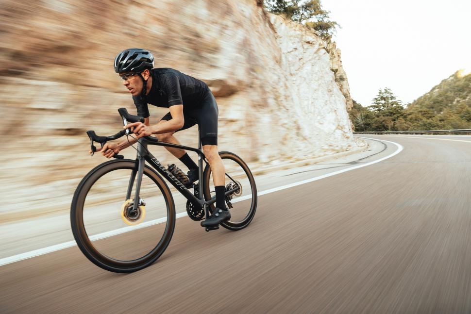 First Ride Review Giant TCR Advanced SL 0 Disc road.cc