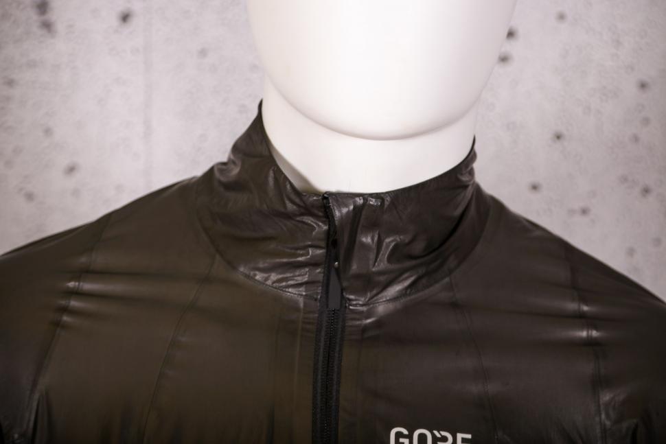 2021 Gore Race SHAKEDRY Jacket Mens - collar.jpg
