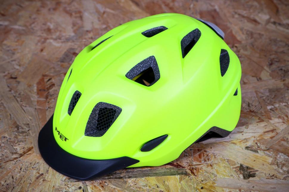 Review: Met Mobilite MIPS Helmet | road.cc