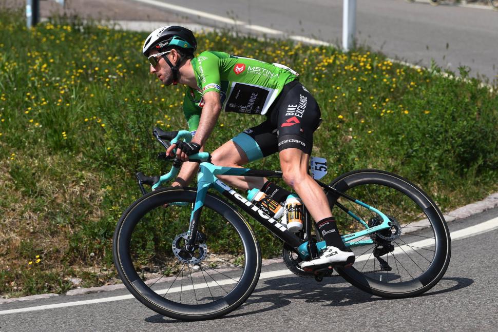 Simon Yates spotted riding mystery wheels at the Tour of the Alps ...