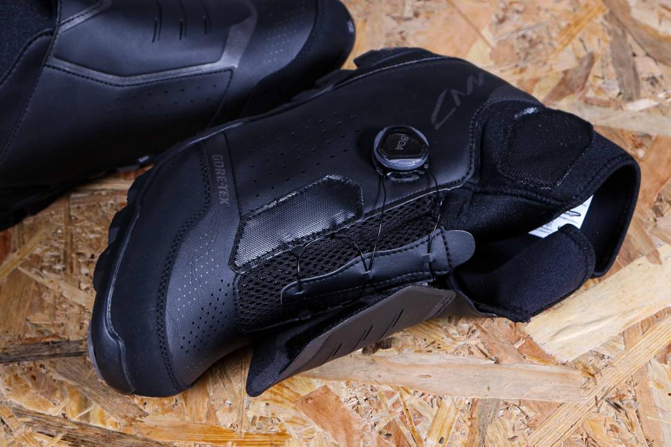 Review: Shimano MW7 Gore-Tex SPD Shoes (MW701) | road.cc