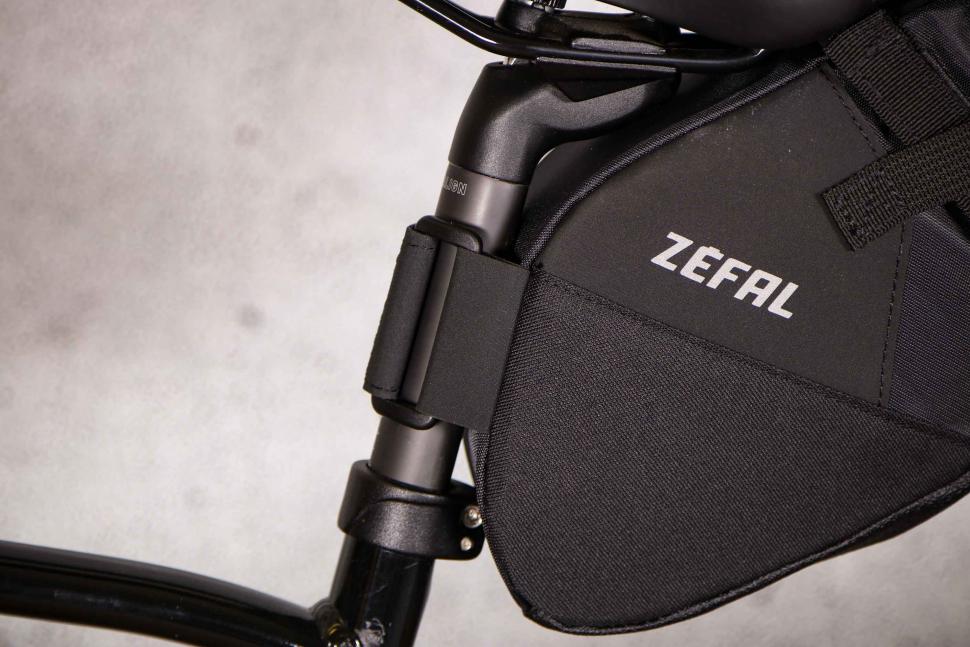 Zéfal Z Adventure R5 Bikepacking & Commuting Sac de Vélo Universel & Etanche-Grand  Volume Capacité