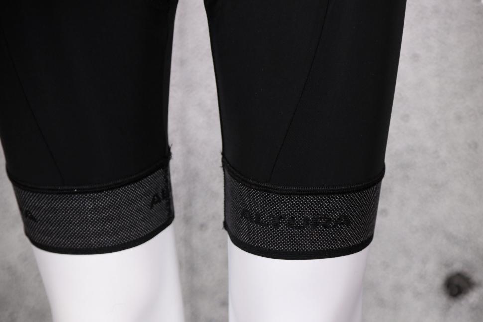 2022 Altura Progel Womens Waist Shorts - cuffs.jpg