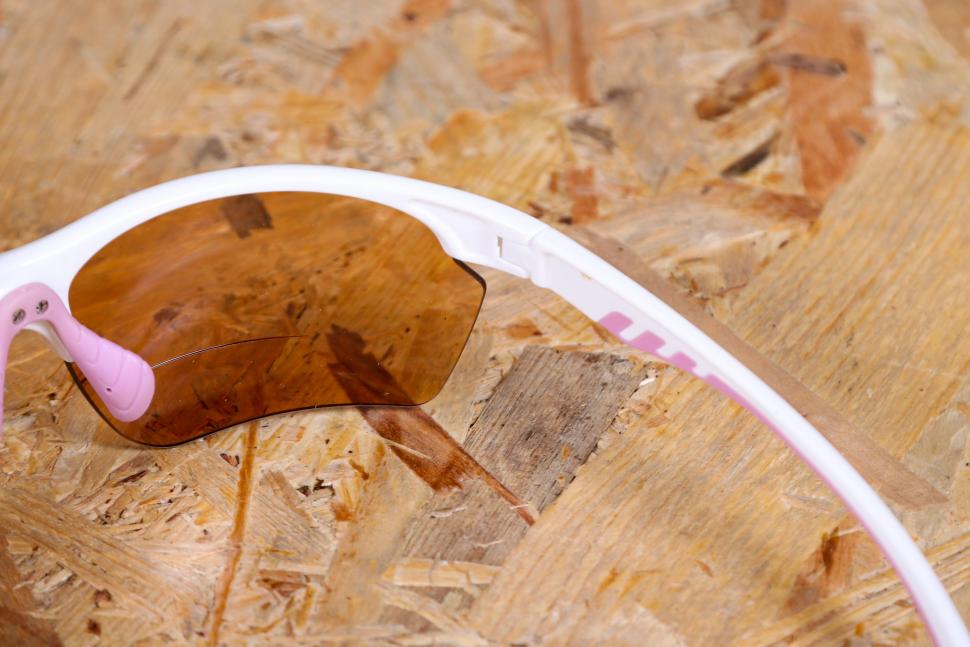 2022 BZ Optics LJM Photochromic Glasses - hinge.jpg