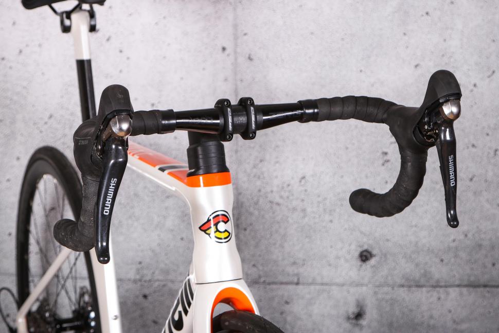 2022 Cinelli Pressure Disc Ultegra 11x Hydro - bars 1.jpg