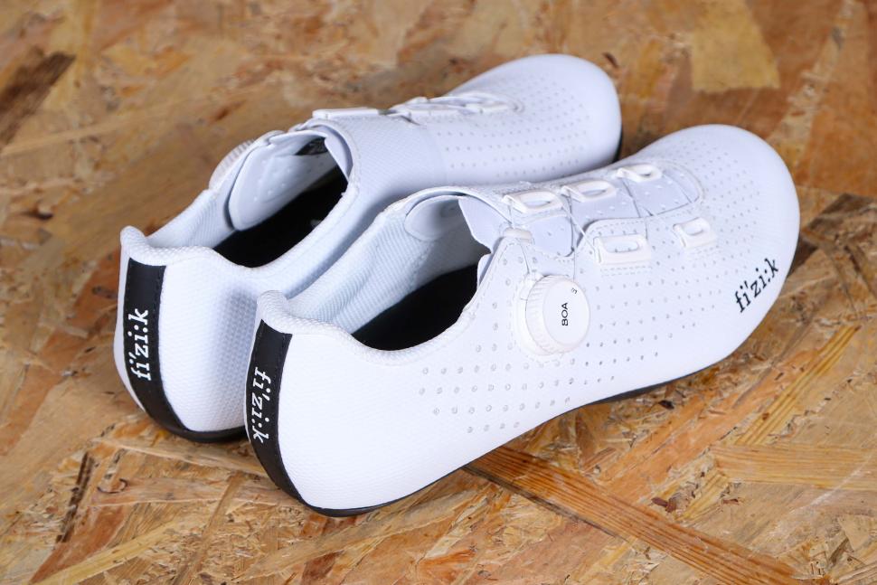 Review: Fizik Tempo Decos Carbon Wide | road.cc