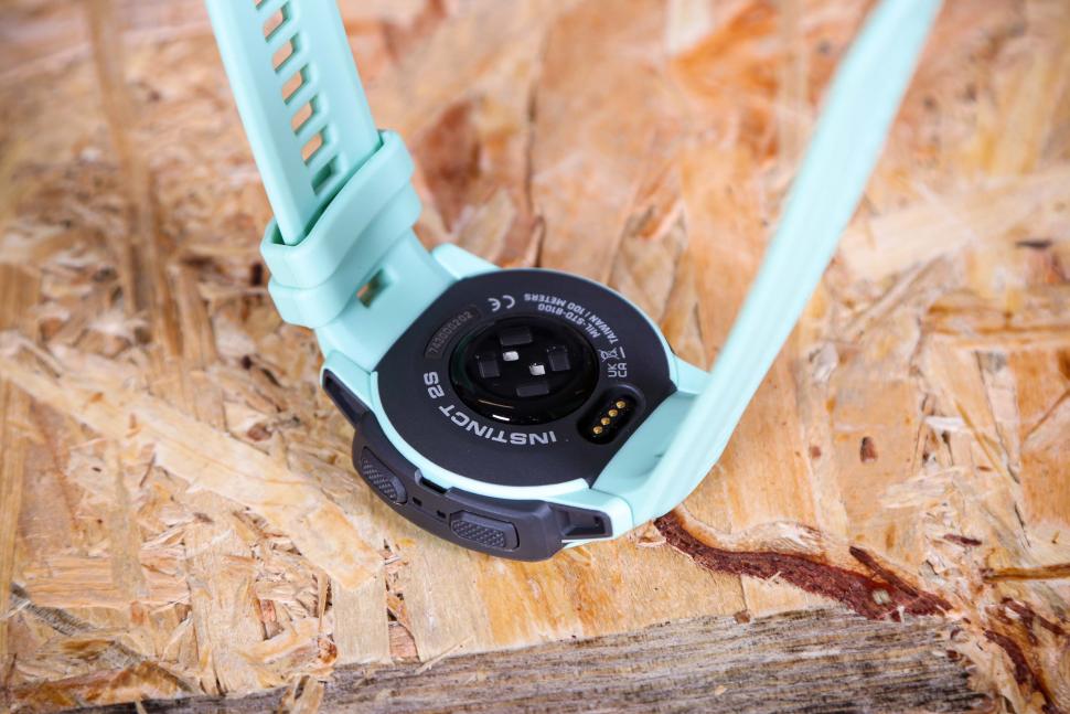 Garmin Instinct 2 Solar/2S Solar Rugged GPS Smartwatch with Solar-Charging  Lens