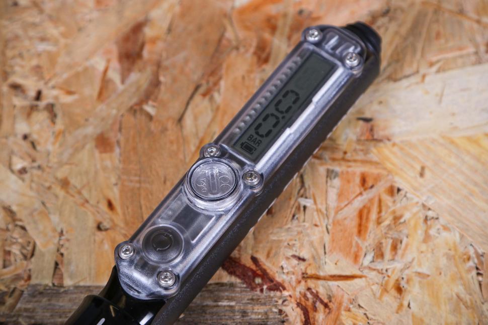 Review Lezyne Digital Pressure Drive road.cc