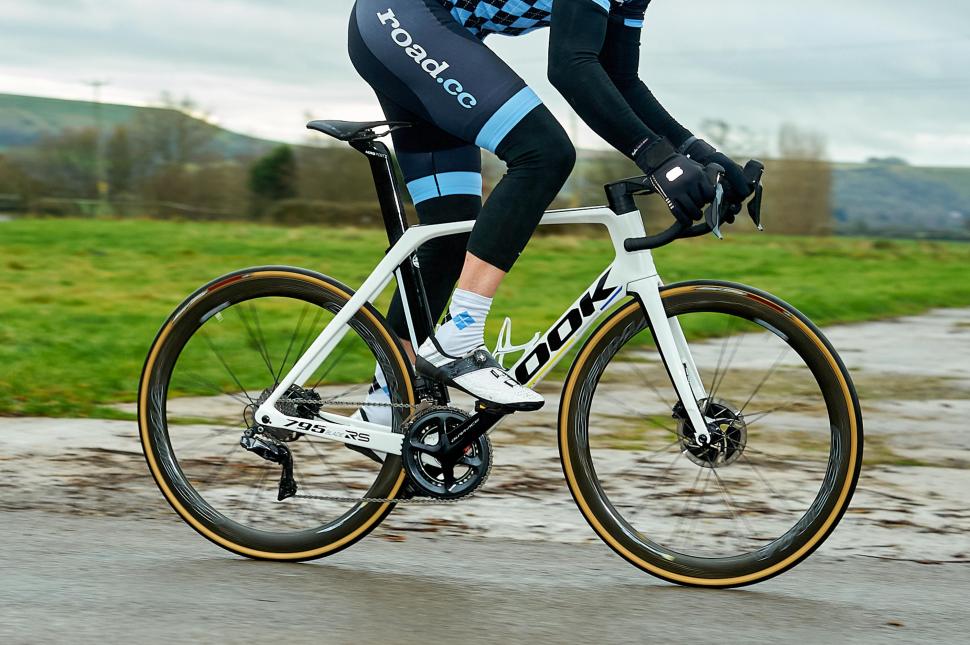 2022 Look 795 Blade RS Disc Proteam - riding 3.jpg