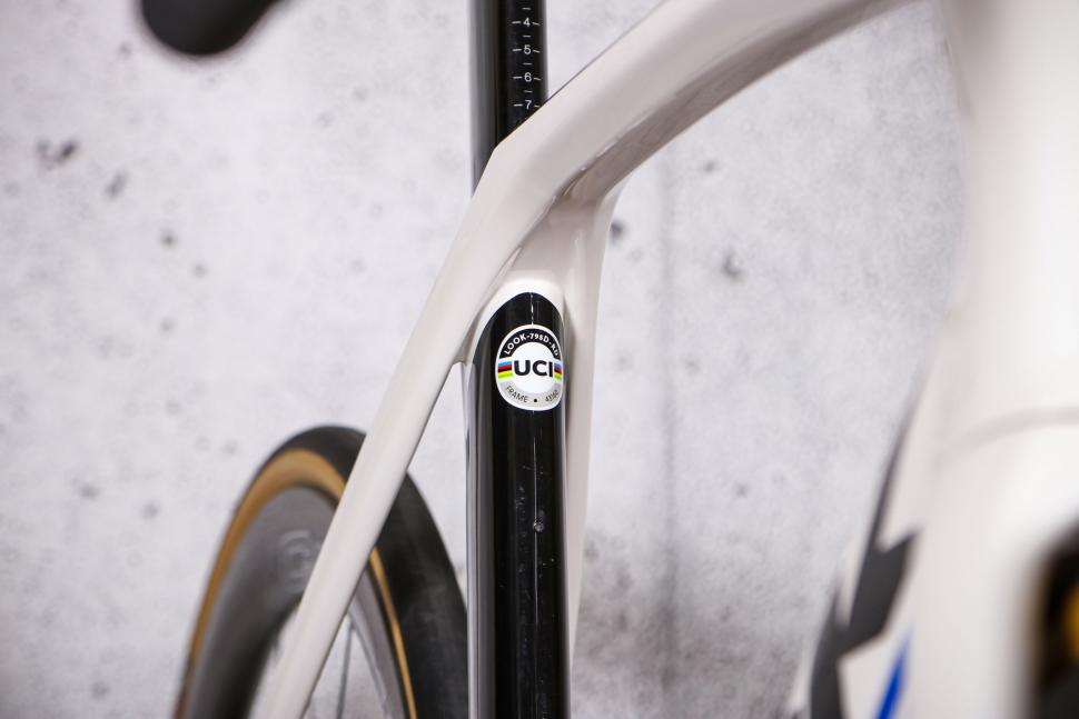 2022 Look 795 Blade RS Disc Proteam - UCI sticker.jpg