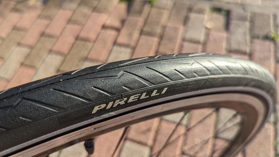 Pirelli Cinturato Velo Tubeless Ready Tire - Components