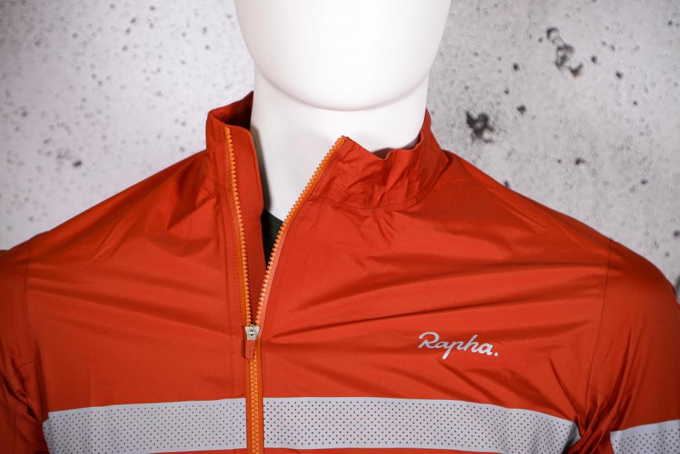 2022 Rapha Men's Brevet Gore-Tex Rain Jacket - collar 2.jpg