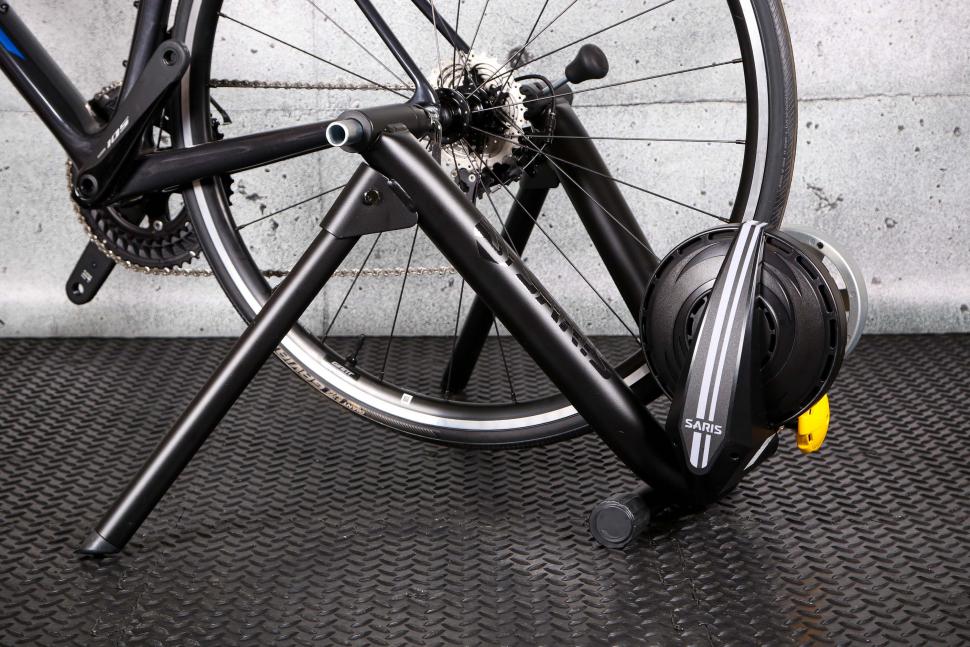 Rodillo Ciclismo Saris M2 Wheel On Smart Trainer