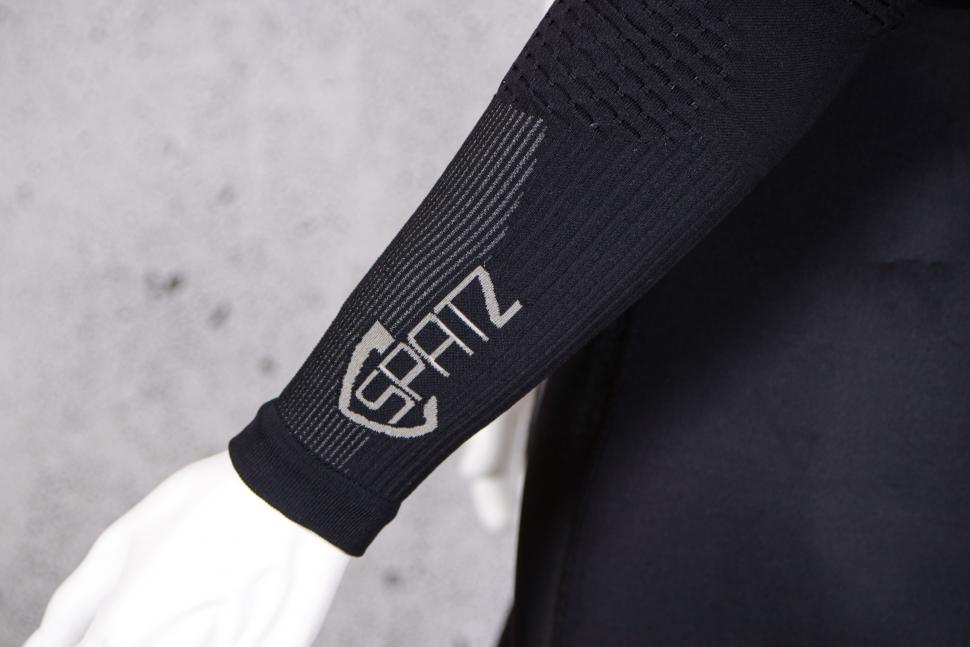 2022 Spatz Burnr 4 Season arm warmers - cuff.jpg