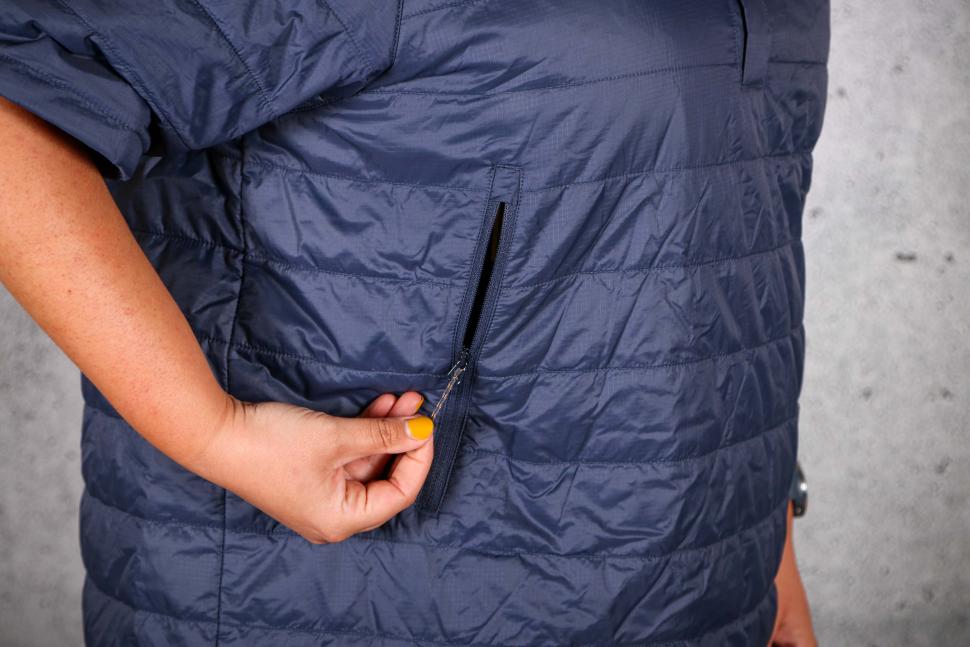 2022 Specialized Fjallraven Thermo Anorak - pocket zip.jpg