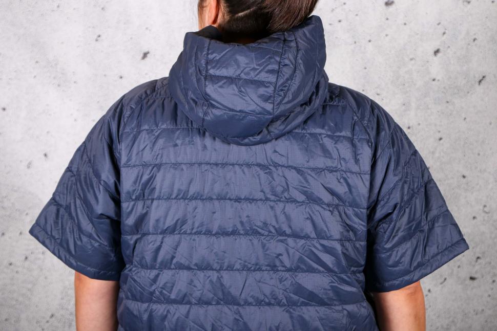 2022 Specialized Fjallraven Thermo Anorak - shoulders.jpg