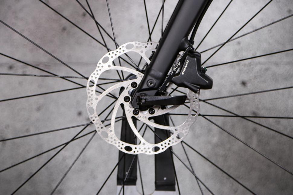 2022 Specialized Sirrus X 3.0 - front disc brake.jpg