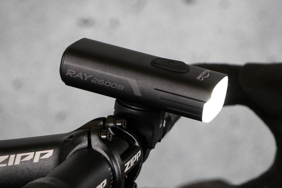 2023 Luz para bicicleta Bluetooth Magicshine RAY 2600B.jpg