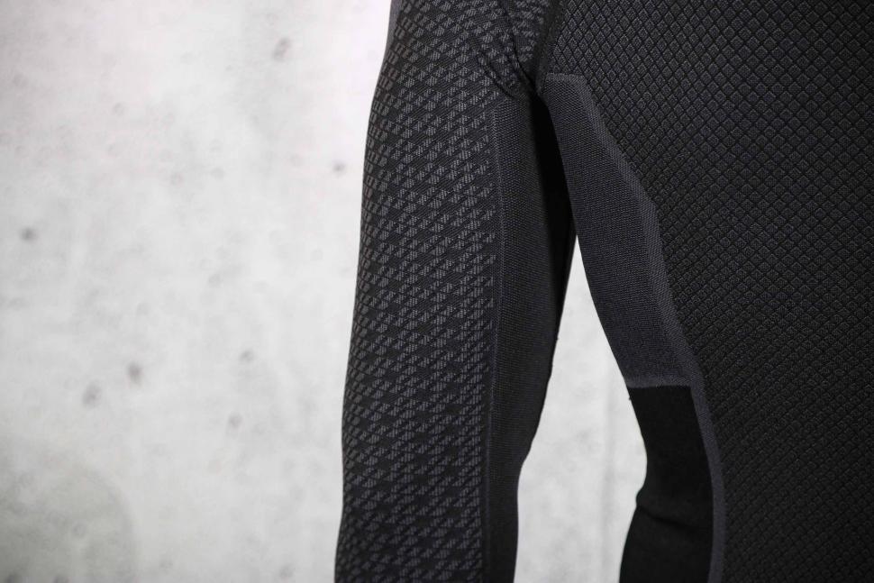 Expert 2 Thermal Seamless Long Sleeve Base Layer – GripGrab