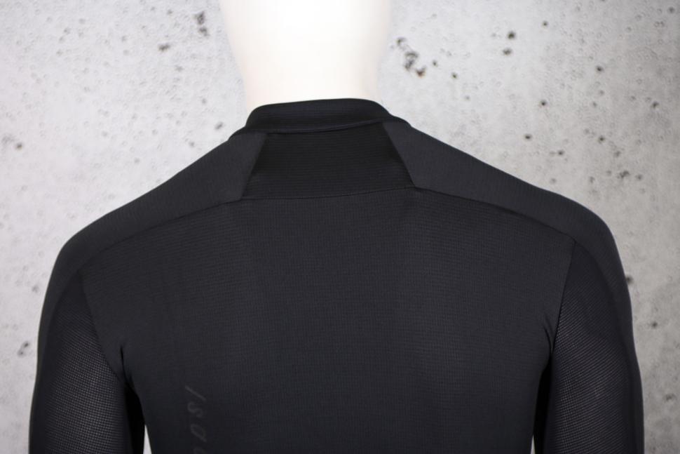 2024 Isadore Signature Merino Tech Jersey - shoulders.jpg